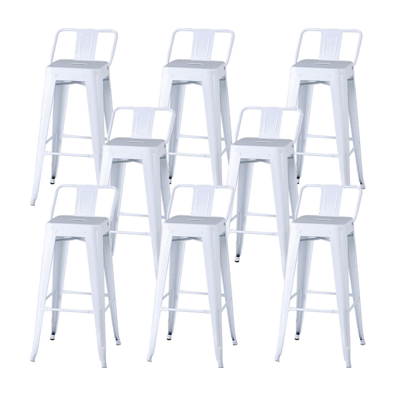 Industrial Metallhocker Metallentheke im matten Finish für Innenräume