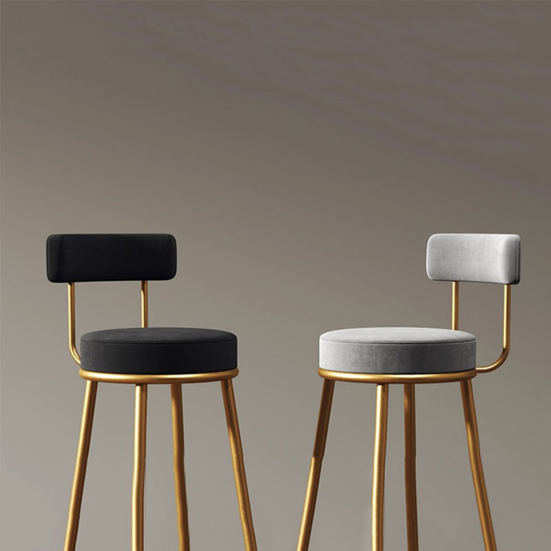 グラムメタルバースツールローバックファブリック布張りのカウンタースツール屋内のマット仕上げのカウンタースツール