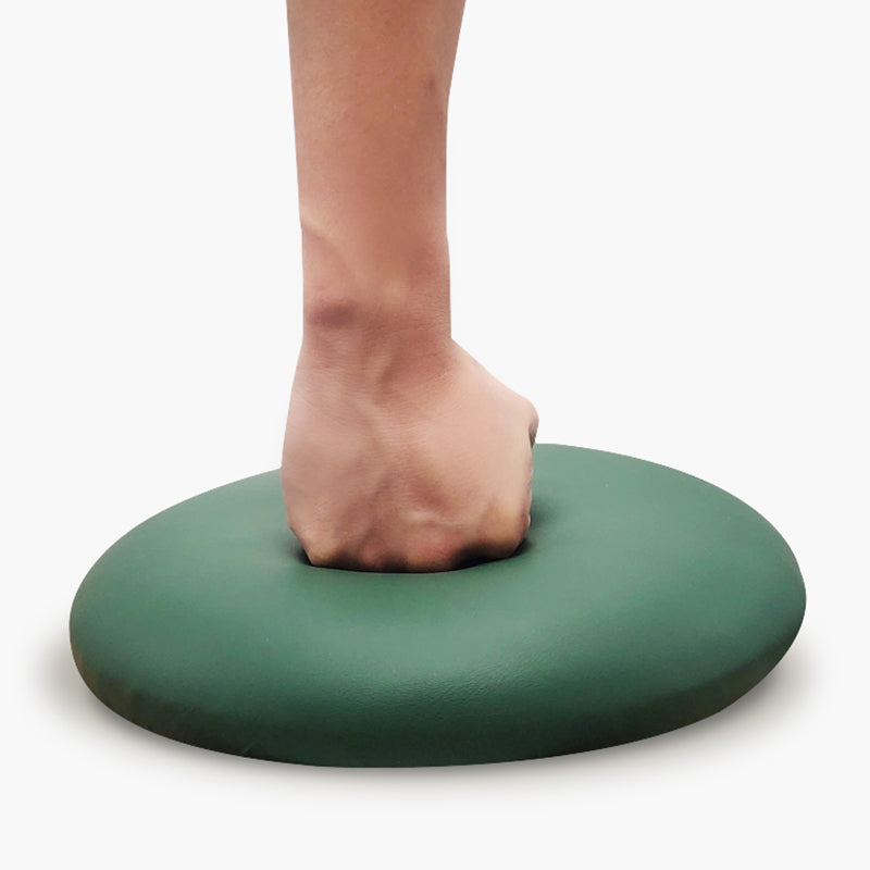 Indoor Round Ottoman Glam Standard Stain Resistant Velvet Ottoman Clearhalo 'furn' 'furn_ottomans_poufs' 'Furniture' 'Living Room Furniture' 'Ottomans & Poufs' 'ottomans_poufs' 5865689