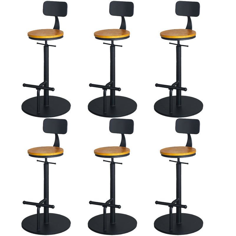 Sgabello con banco in legno bassista in metallo industriale con finitura opaca