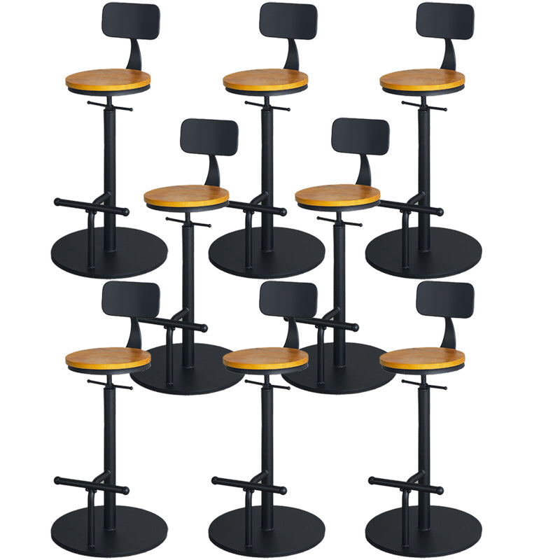 Sgabello con banco in legno bassista in metallo industriale con finitura opaca