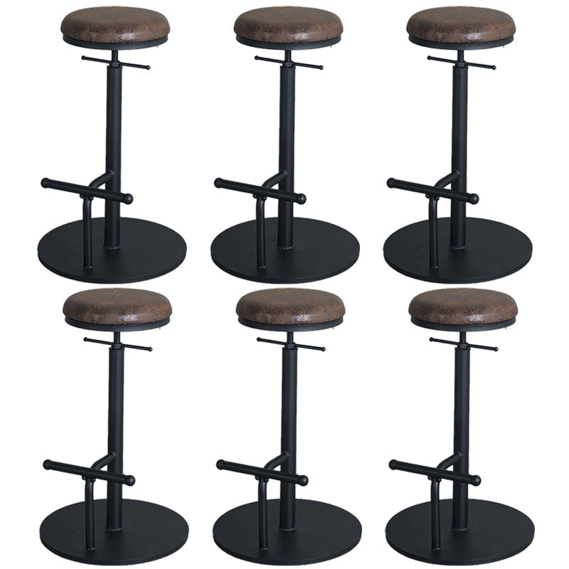 Sgabello con banco in legno bassista in metallo industriale con finitura opaca