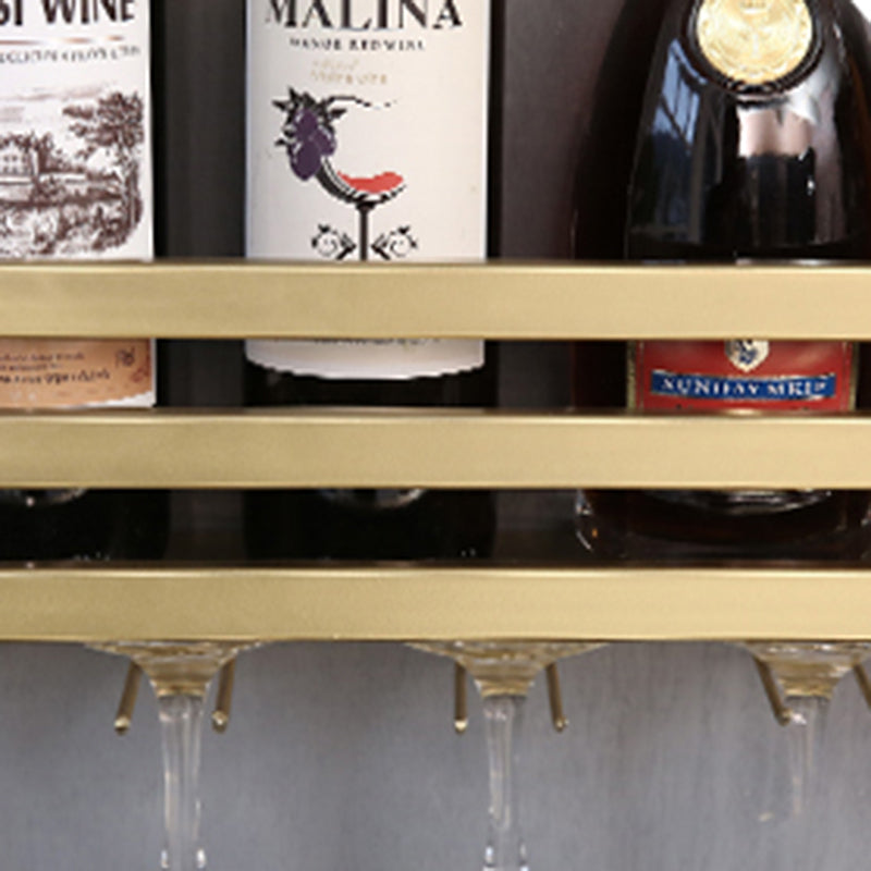 鉄の壁に取り付けられたモダンワインラックワインワインラックは茶色で保管されています