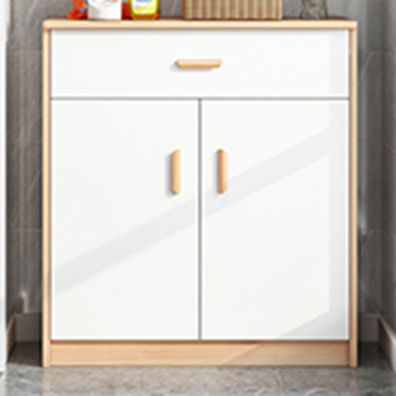 La barra de madera de cofre rectangular moderna tira del gabinete lateral con puertas