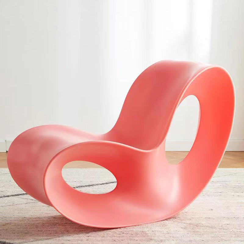 Chaise à bascule à bascule contemporain en plastique et chaise de culbuteur en acrylique