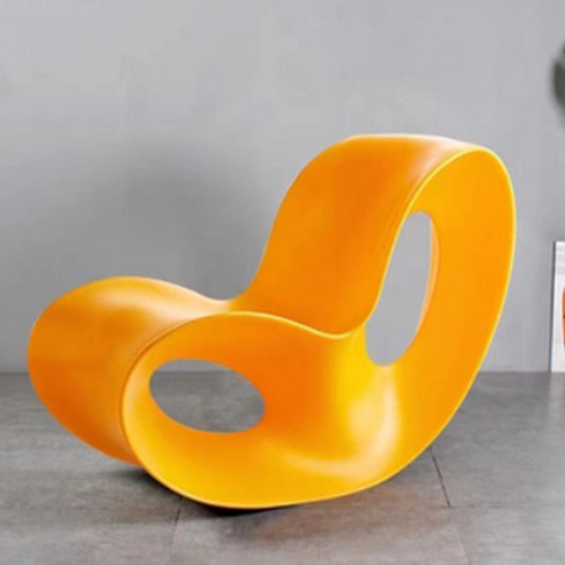 Chaise à bascule à bascule contemporain en plastique et chaise de culbuteur en acrylique