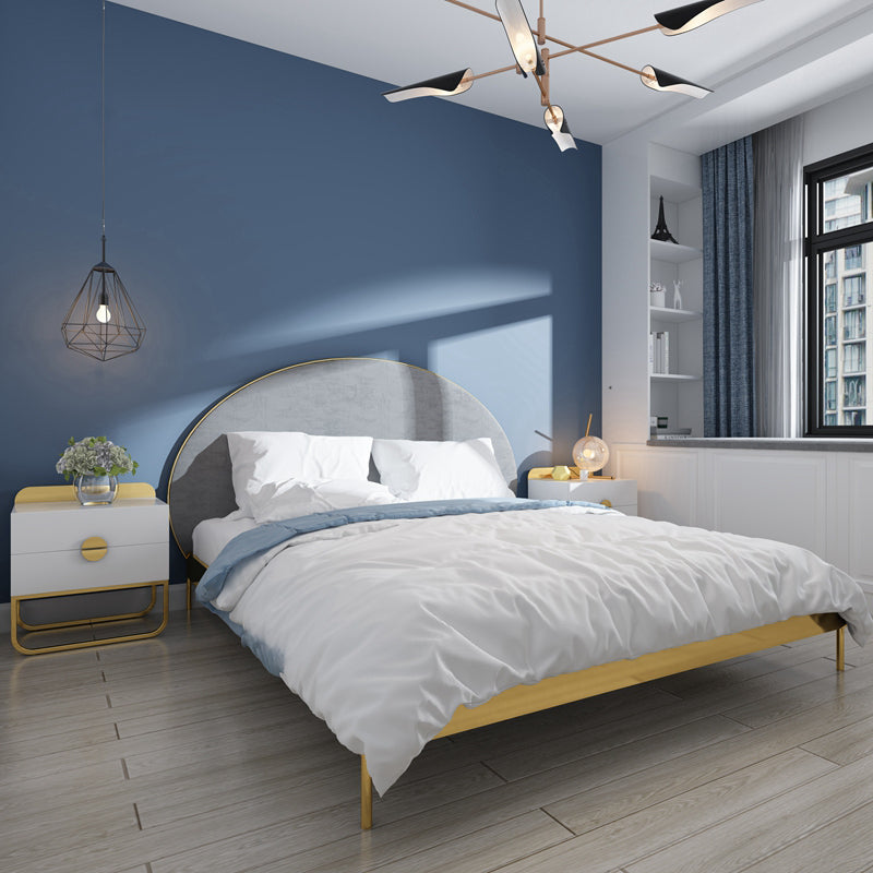 Marco de lecho de metal glamoroso y tapizado con cabecera tapizada arqueada