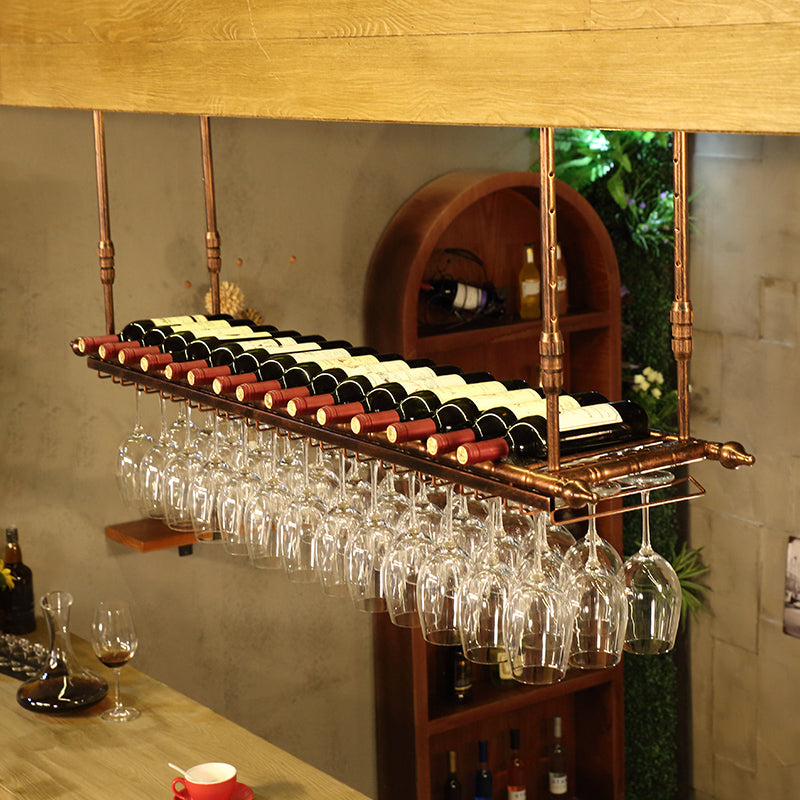 Bottiglia di vino sospesa in metallo e portabicchiere vetro in vetro industriale in nero e ottone