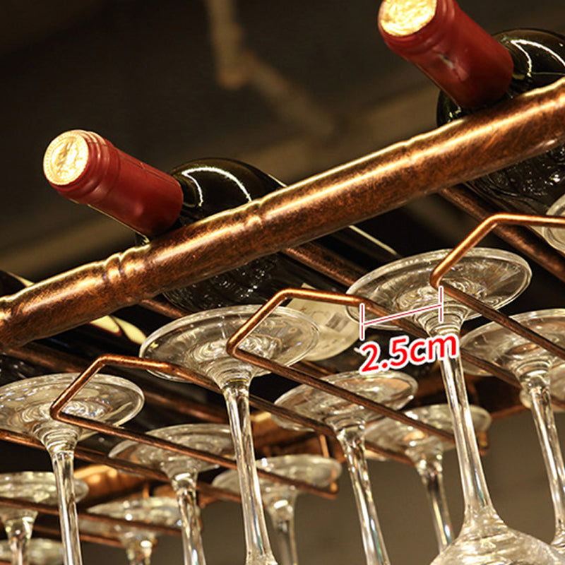 Bottiglia di vino sospesa in metallo e portabicchiere vetro in vetro industriale in nero e ottone