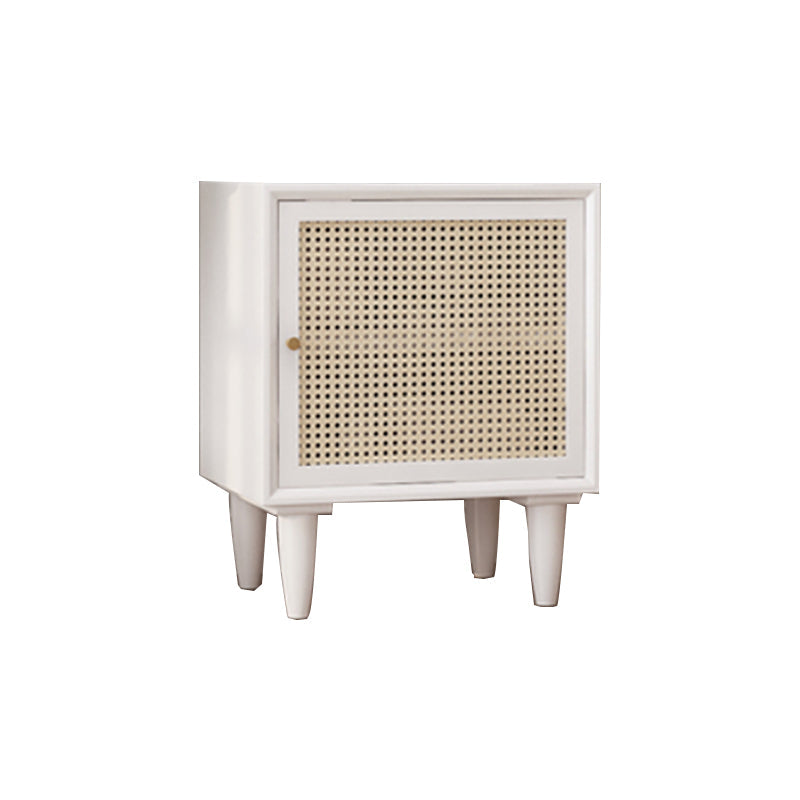 Portes d'armoires de chevet en bois massif comprenant une table de nuit moderne avec des jambes