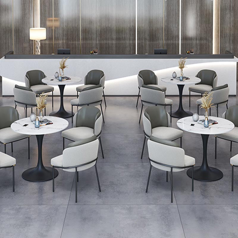 Table ronde de luxe traditionnelle en métal avec base de tulipes Table à manger en pierre fritté pour la maison