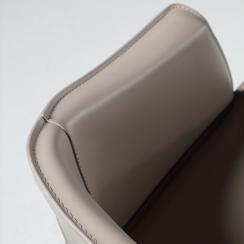 Silla del lado moderno de cuero con brazos Silla de comedor de acabado mate
