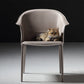 Silla del lado moderno de cuero con brazos Silla de comedor de acabado mate
