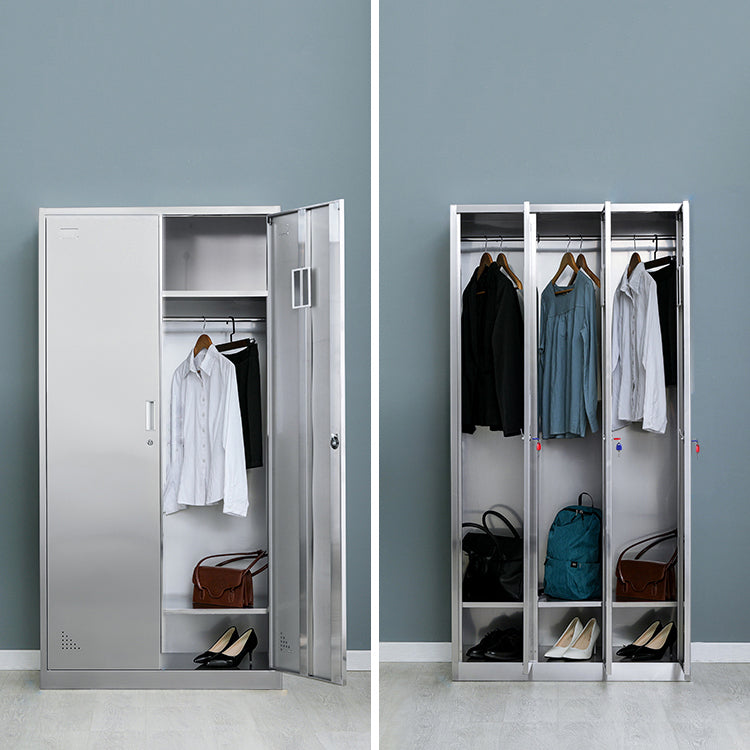 Armadio industriale in metallo con portametta in acciaio grigio incernierato per bagno