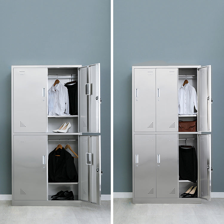 Armadio industriale in metallo con portametta in acciaio grigio incernierato per bagno