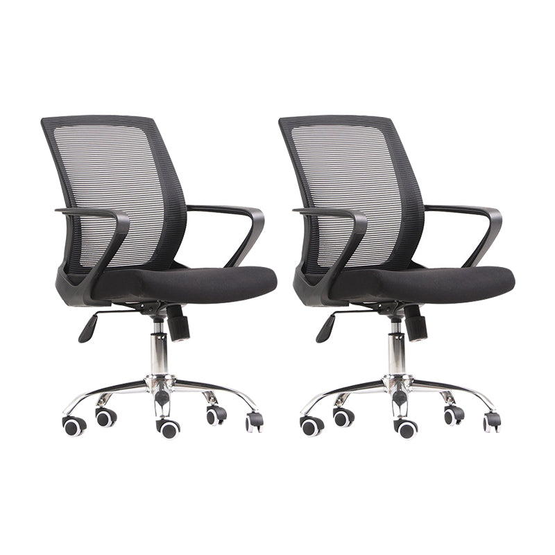 Silla moderna y contemporánea con respaldo medio Silla negra con ruedas para tareas