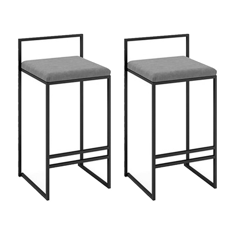 Silla de bar de brazo industrial de contador tapizado de espalda baja con reposapiés