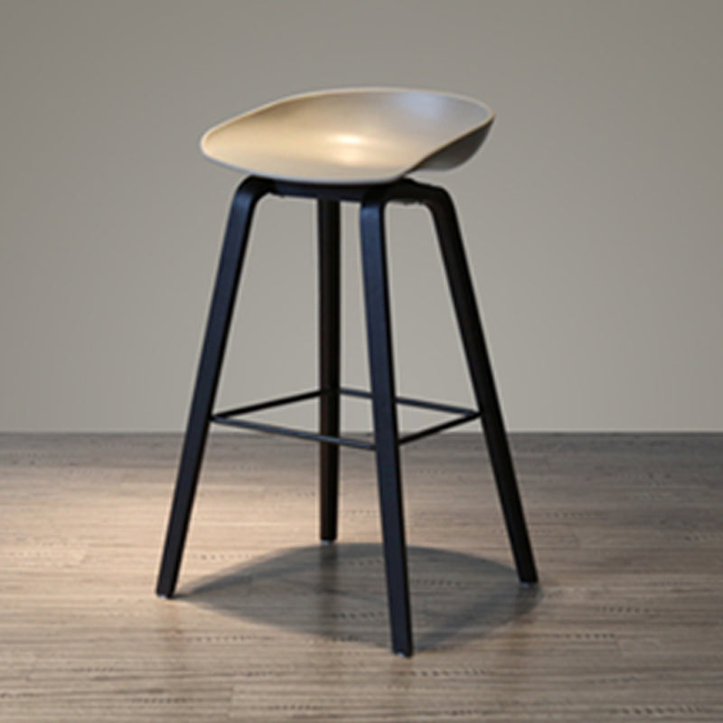 Sgabello da bar senza bracciole moderno con banco in legno in legno con poggiapiedi