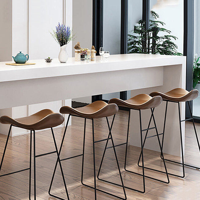 Silla de bar de cuero de faux faux sheet foux sheet foux de fútbol sin fundas con patas de metal