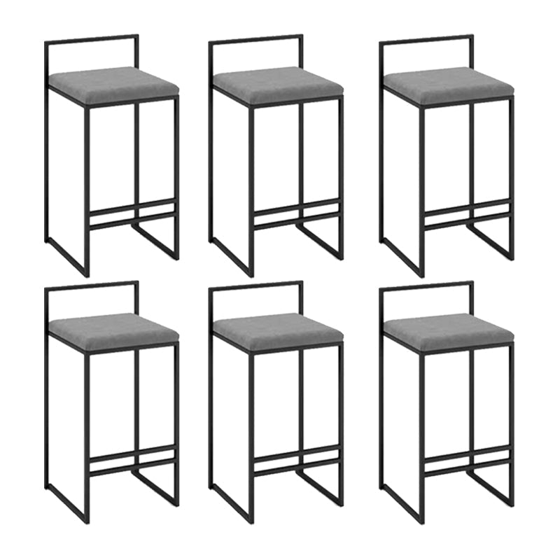 Silla de bar sin taburetes tapizados en el brazo de la taburera cuadrada industrial con reposapiés de metal