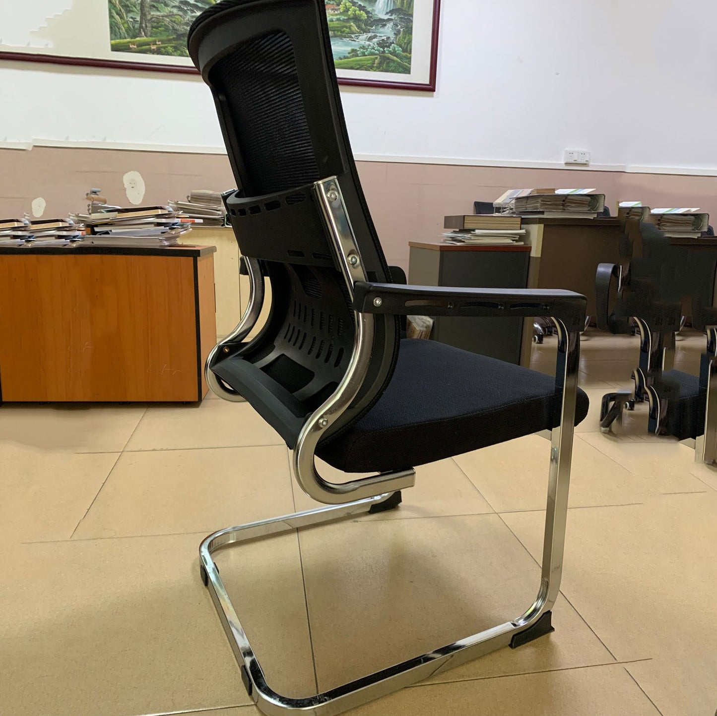 Ergonomischer gepolsterter Bürostuhl, moderner Schreibtischstuhl mit hoher Rückenlehne