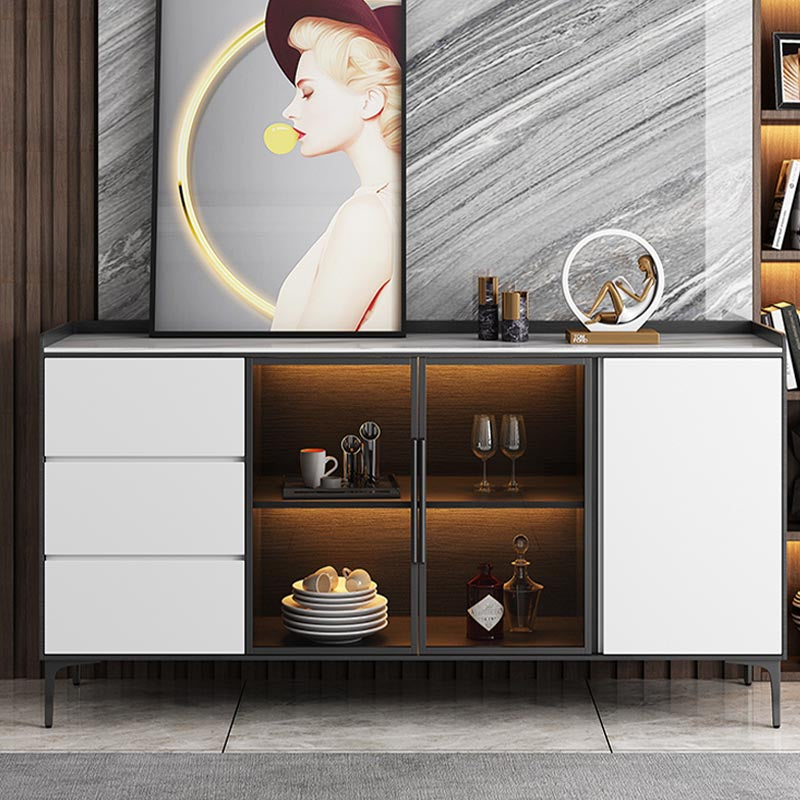 Aguardar contemporáneo de piedra en la parte superior de la madera de ingeniería para comedor con cajones