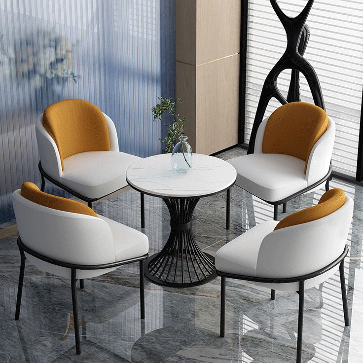 Traditioneller luxuriöser runder Esstisch Sintered Stone Tisch mit Metallpodest