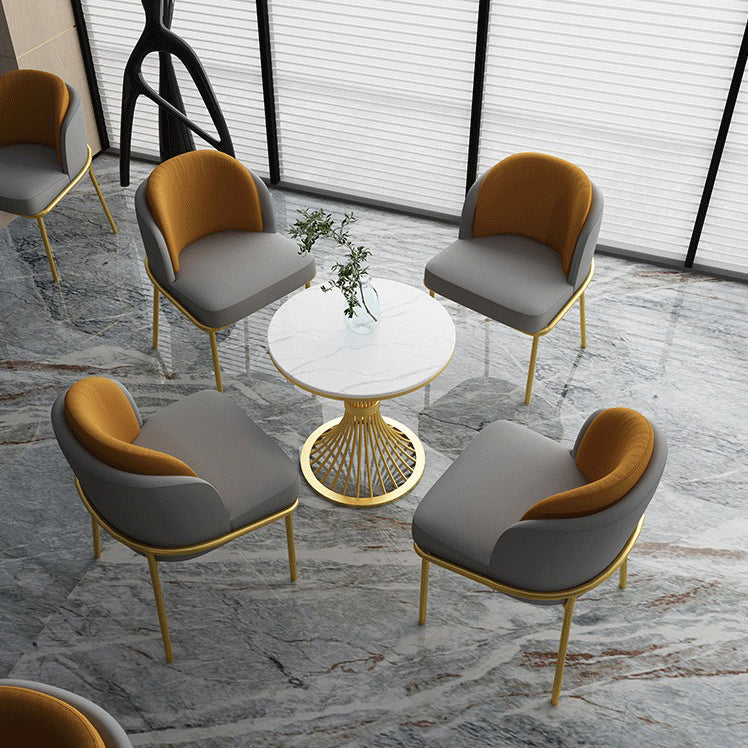 Traditioneller luxuriöser runder Esstisch Sintered Stone Tisch mit Metallpodest