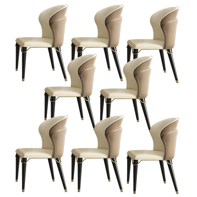 Eigentijdse eiken houten wingback stoel matte afwerking faux lederen stoel met zwarte poten