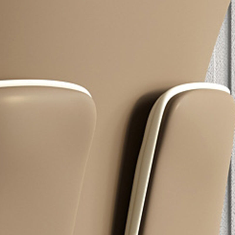 Eigentijdse eiken houten wingback stoel matte afwerking faux lederen stoel met zwarte poten