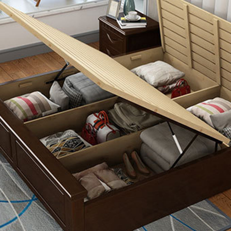 Eigentijds bedframe rubberen houten paneelbed met gestoffeerd hoofdeinde