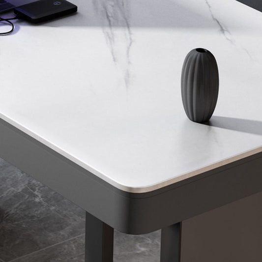 Scrivania per ufficio grigio e bianco con gestione dei cavi di scrittura di un gabinetto