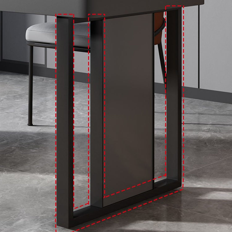 Scrivania per ufficio grigio e bianco con gestione dei cavi di scrittura di un gabinetto