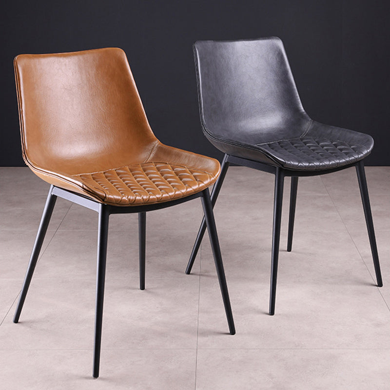 工業スタイルのダイニングチェアアームレスダイニングチェアはキッチン用の金属製の脚を備えています