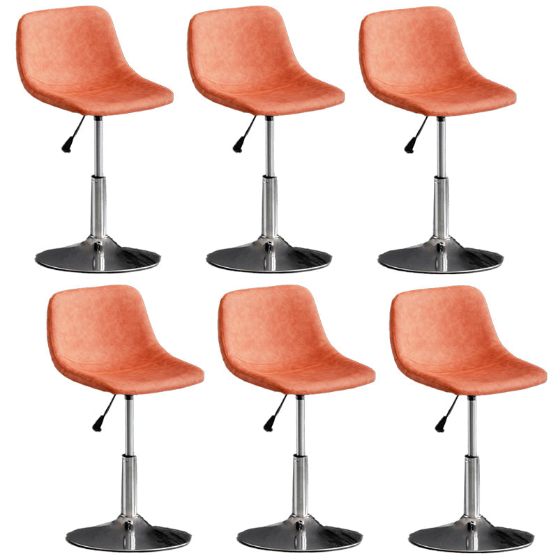 Copertina contemporanea di sgabelli in legno in leo in leo in metallo in metallo