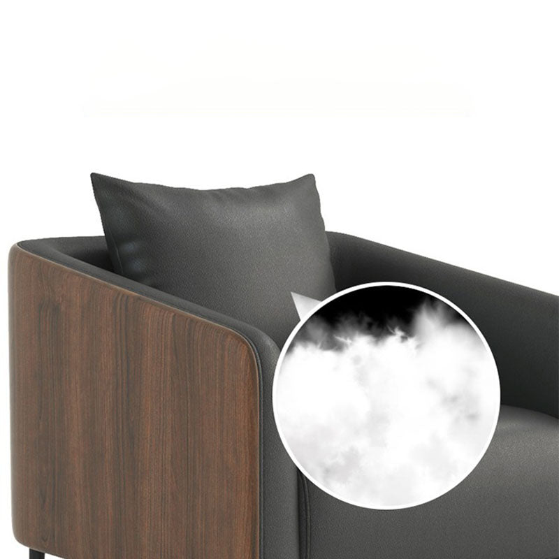 モダニズムフェイクレザーソファタキシードアームソファと木目アクセント