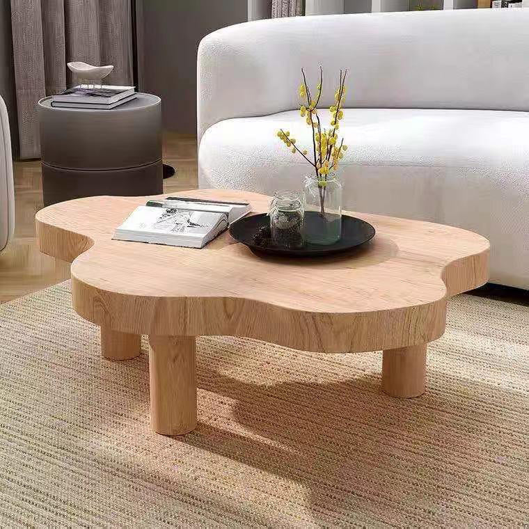 Table basse scandinave de forme libre avec 3 pieds en bois de pin