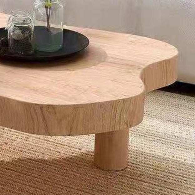 Table basse scandinave de forme libre avec 3 pieds en bois de pin
