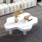 Table basse scandinave de forme libre avec 3 pieds en bois de pin
