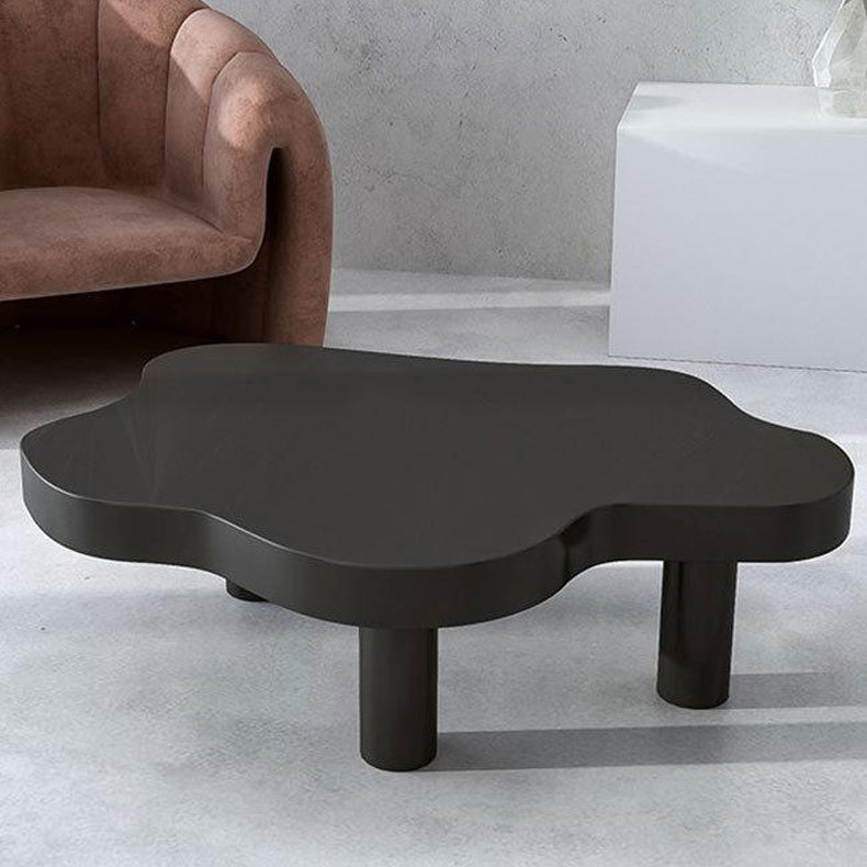 Table basse scandinave de forme libre avec 3 pieds en bois de pin