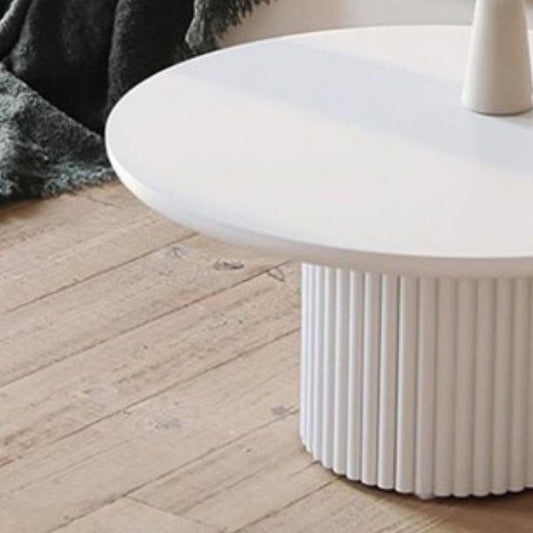 Tavolino rotondo contemporaneo con top in legno massiccio e base di piedistallo di ferro