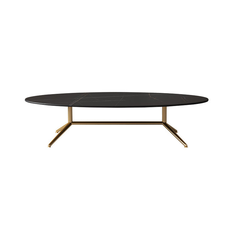 Mesa de centro estilo Glam con tapa de piedra ovalada y base de caballete de acero