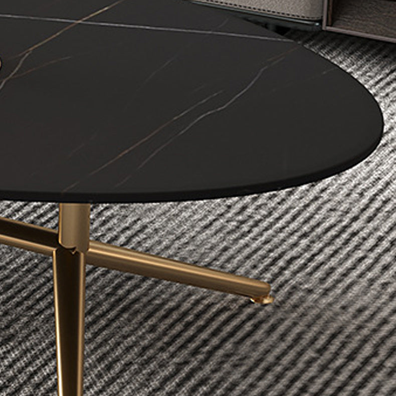 Mesa de centro estilo Glam con tapa de piedra ovalada y base de caballete de acero