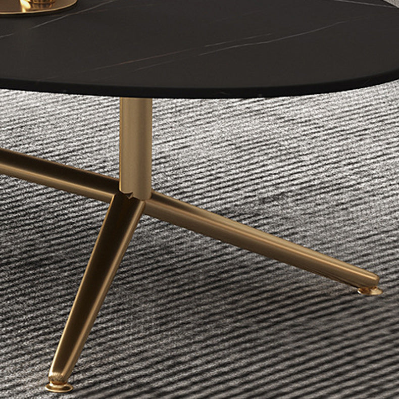 Mesa de centro estilo Glam con tapa de piedra ovalada y base de caballete de acero
