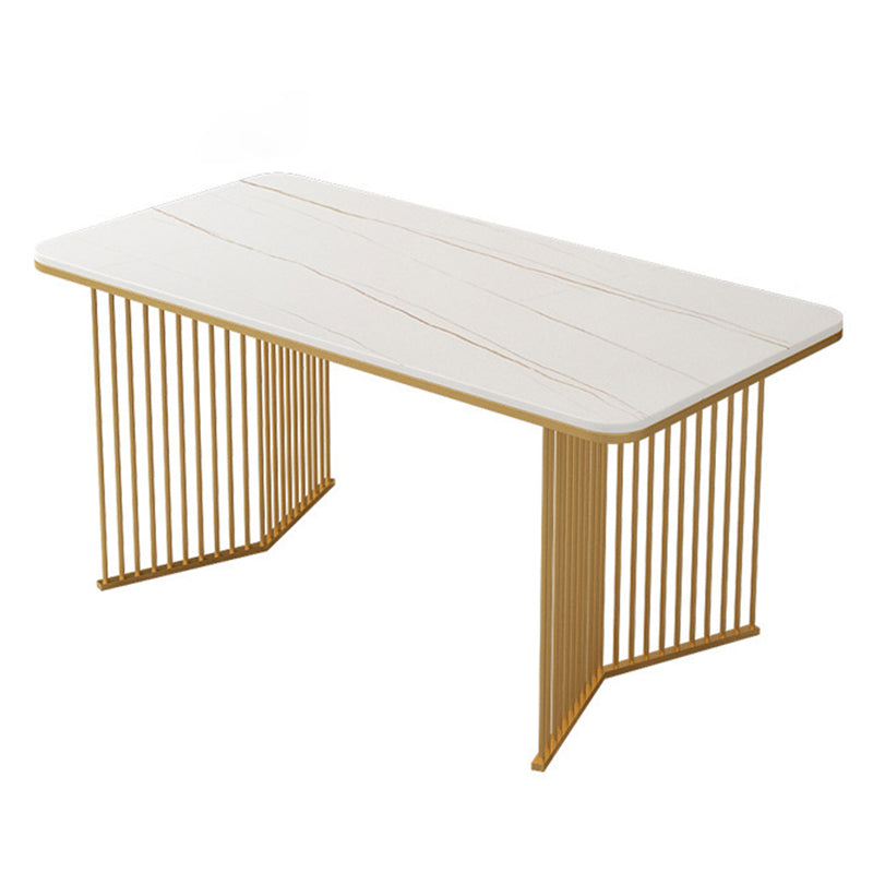 Steen eettafel traditionele luxe tafel met slee -basis in goud