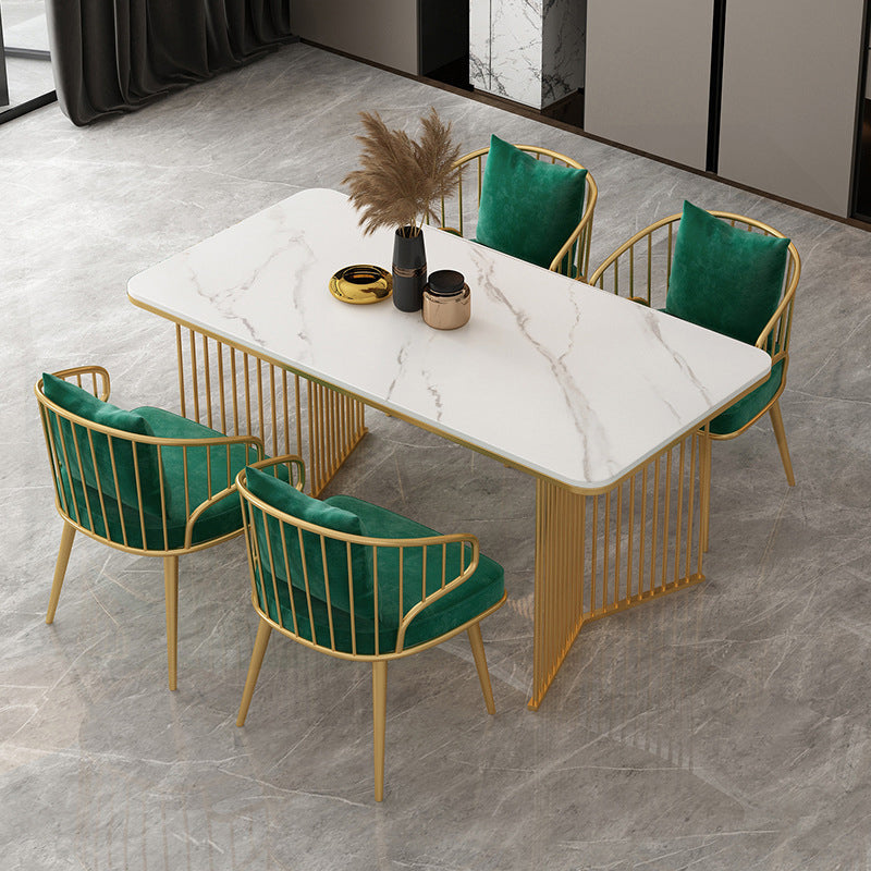 Steen eettafel traditionele luxe tafel met slee -basis in goud