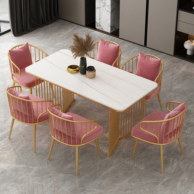 Steen eettafel traditionele luxe tafel met slee -basis in goud