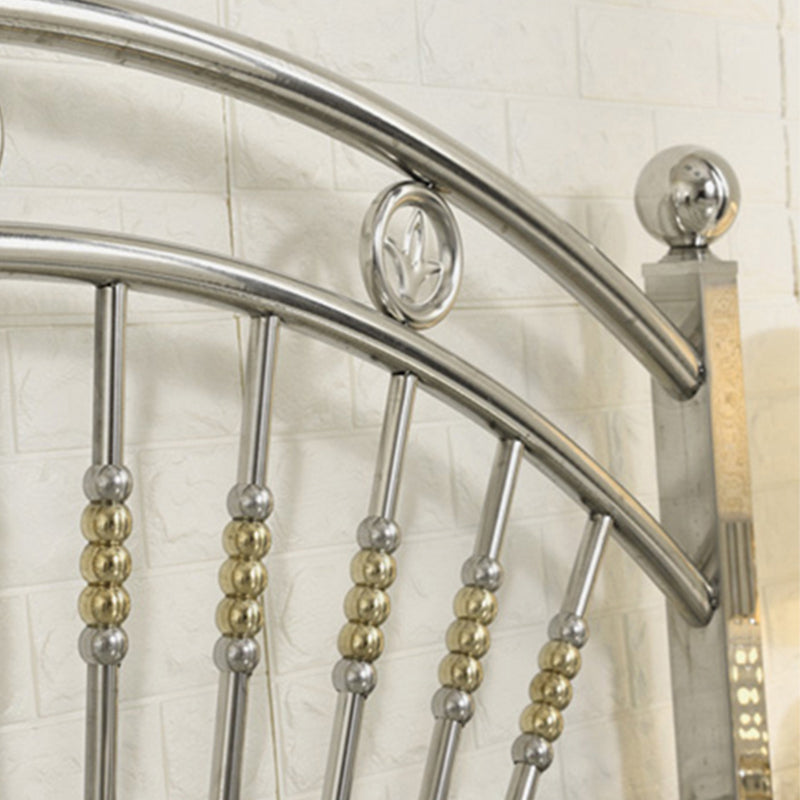 Zilveren metalen vouwbed gebogen open frame bed met hoofdeinde