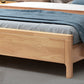 Letto scandinavo largo 84,65 pollici con testiera in legno naturale con testiera