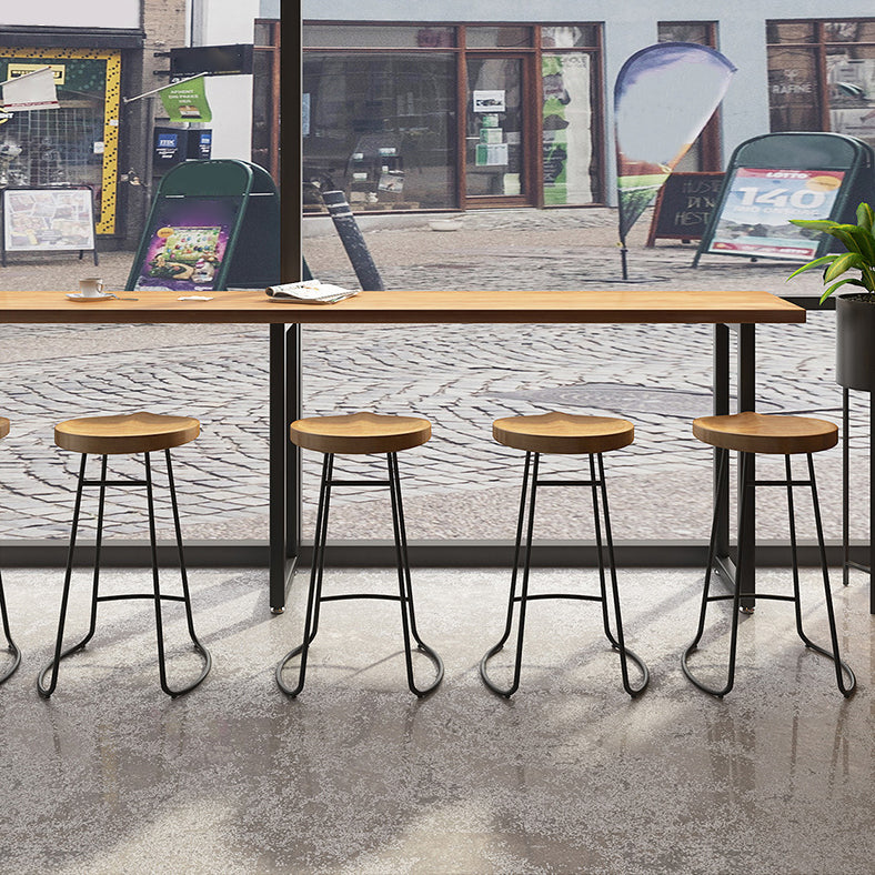 Set da pub moderno per interni, tavolo da bar e sgabelli da 1/7 pezzi con piano in legno massello